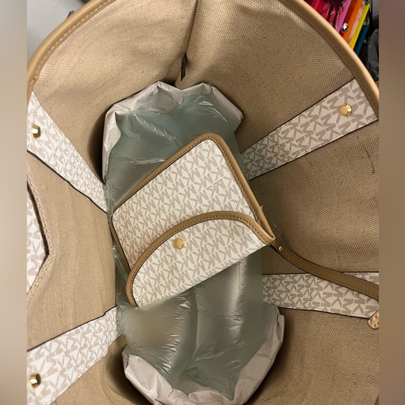 NWT 3 Piece Gorgeous Striped Michael Kors Bag - Picture 4 of 4